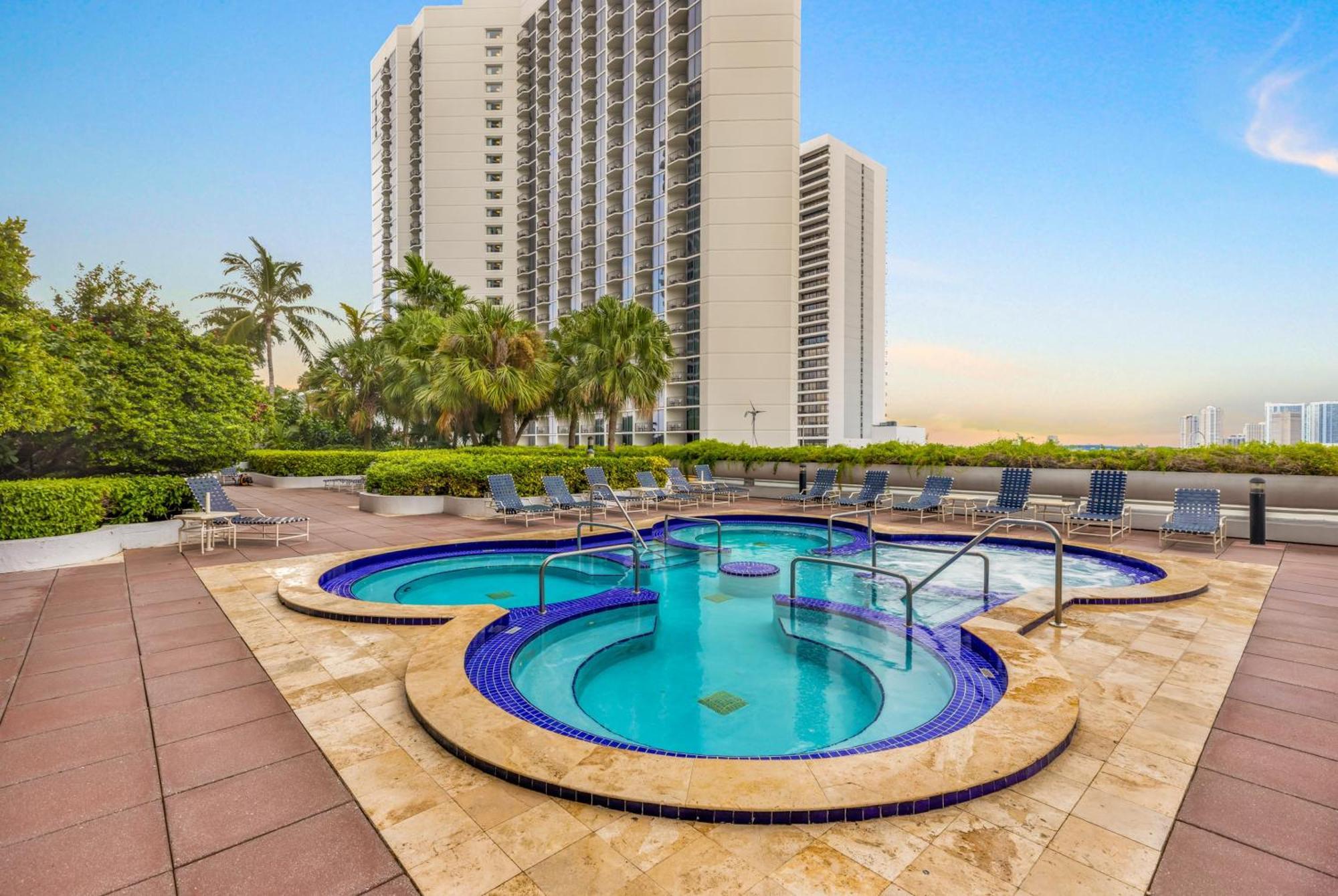 High Rise Comfort With Balcony Doral Zewnętrze zdjęcie